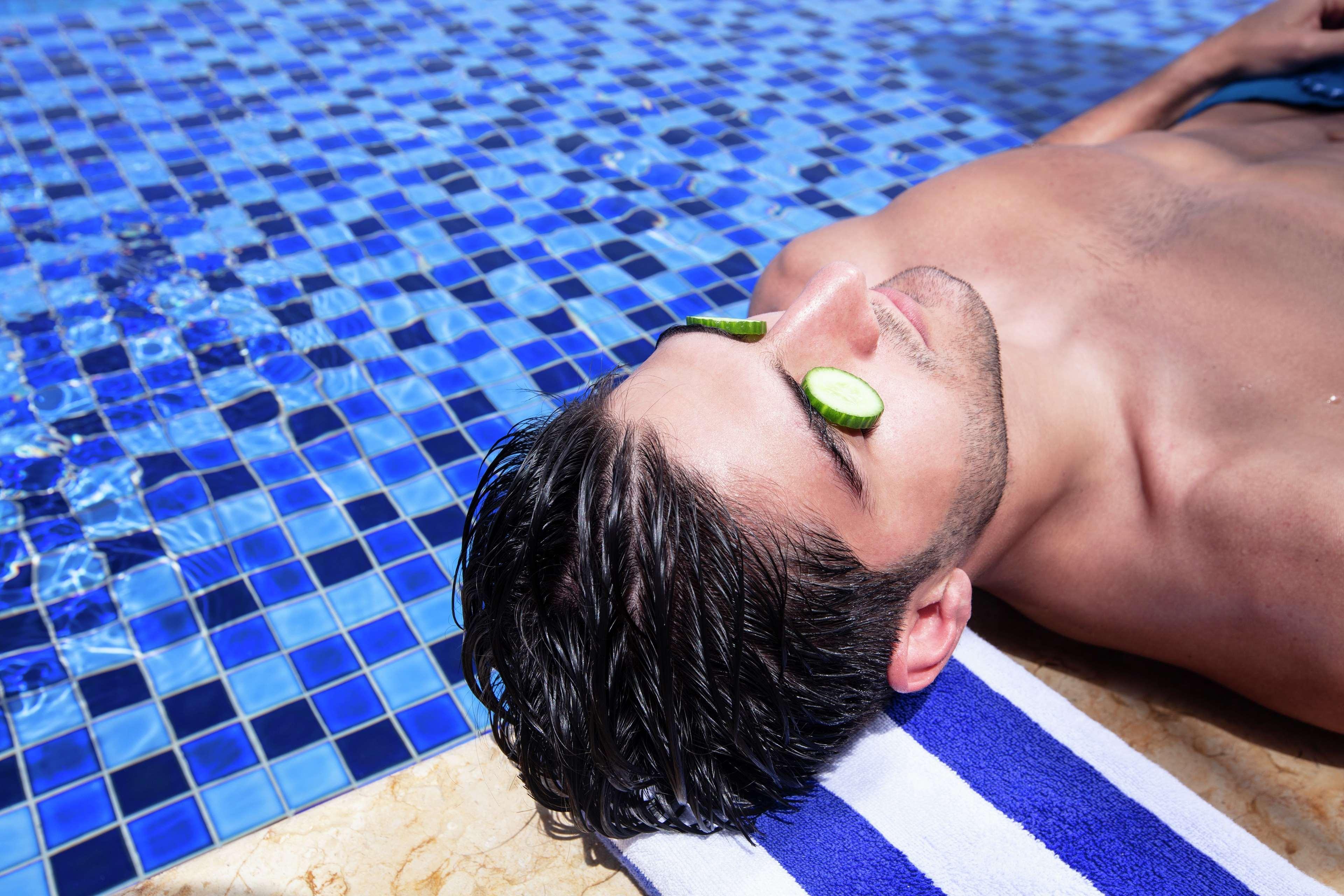 Hilton Dead Sea Resort & Spa Sweimeh Exterior foto A man with a short Caesar cut