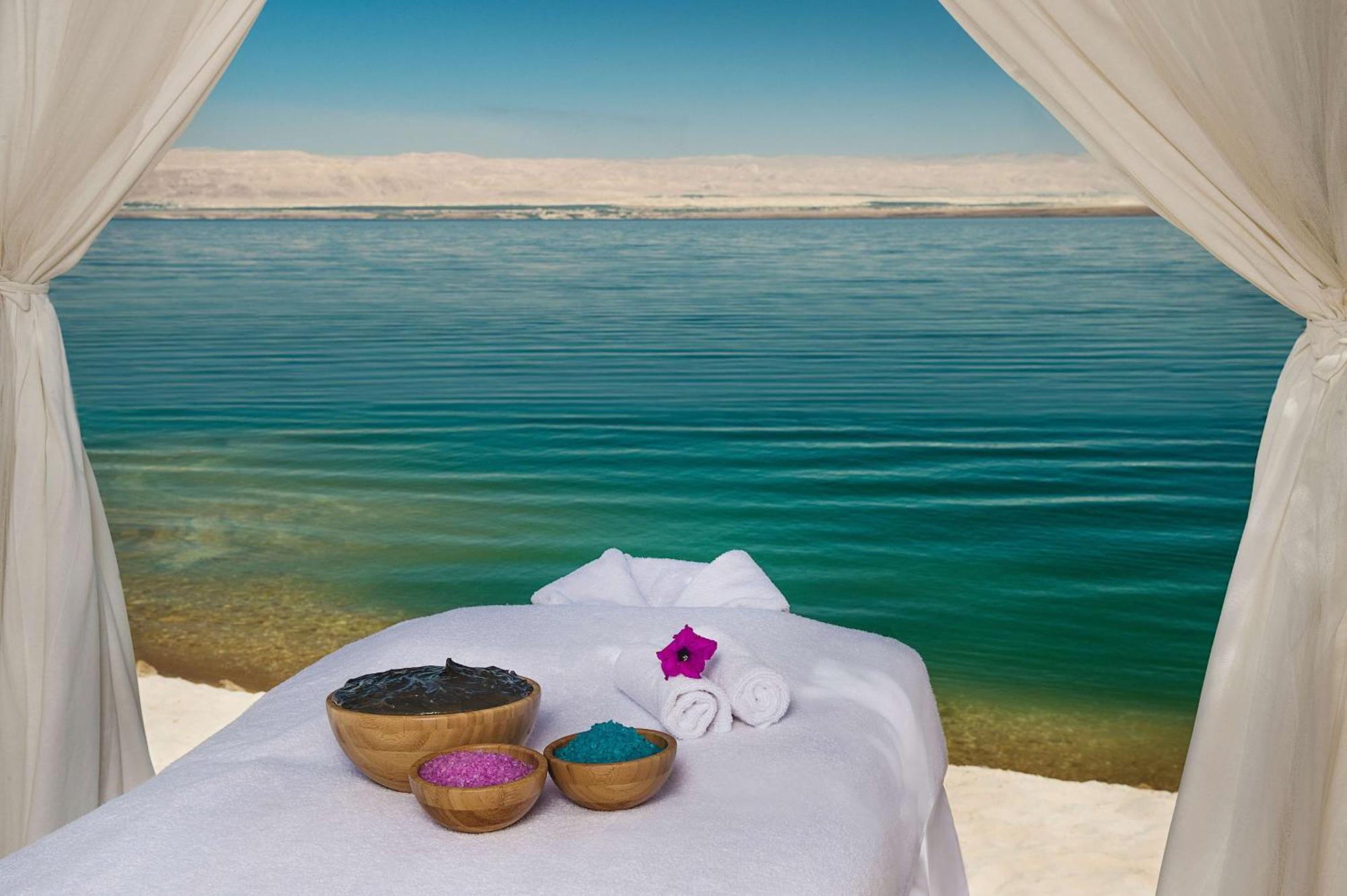Hilton Dead Sea Resort & Spa Sweimeh Exterior foto Dead Sea mud