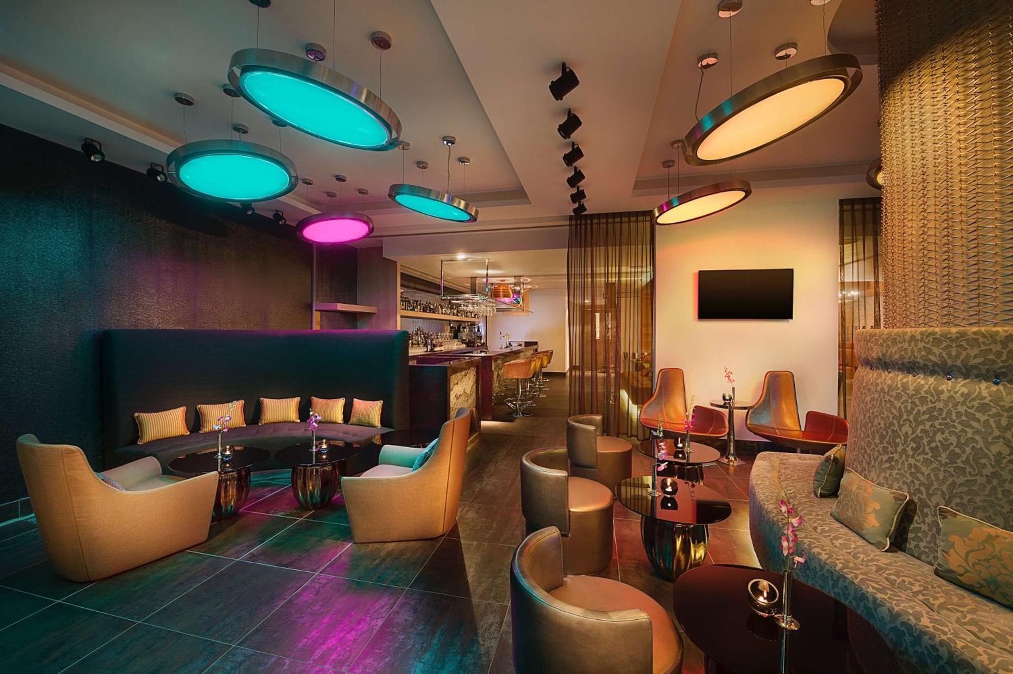 Hilton Dead Sea Resort & Spa Sweimeh Exterior foto The interior of the bar