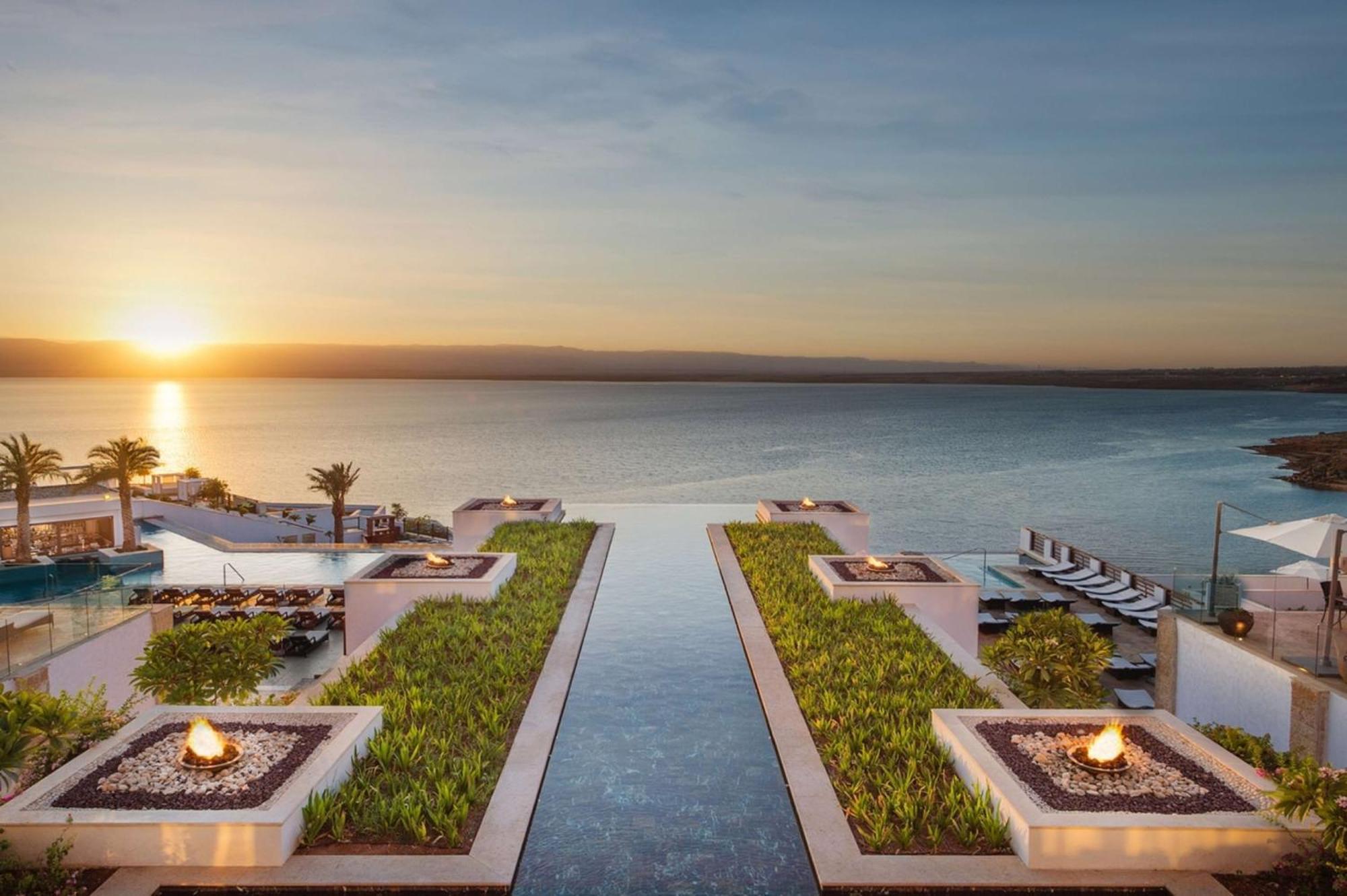 Hilton Dead Sea Resort & Spa Sweimeh Exterior foto View of the Dead Sea from the Kempinski Hotel